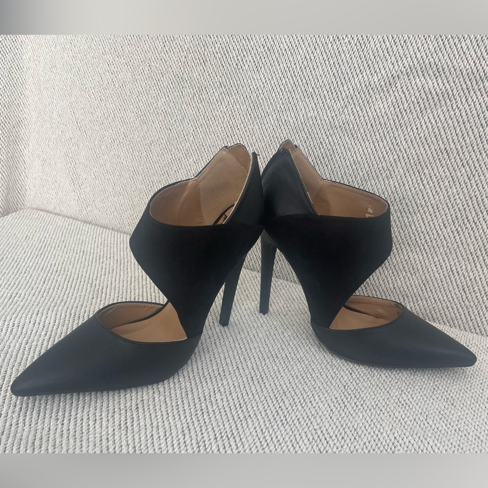 Penny Loves Kenny Black Classic Heels - Picture 14 of 16